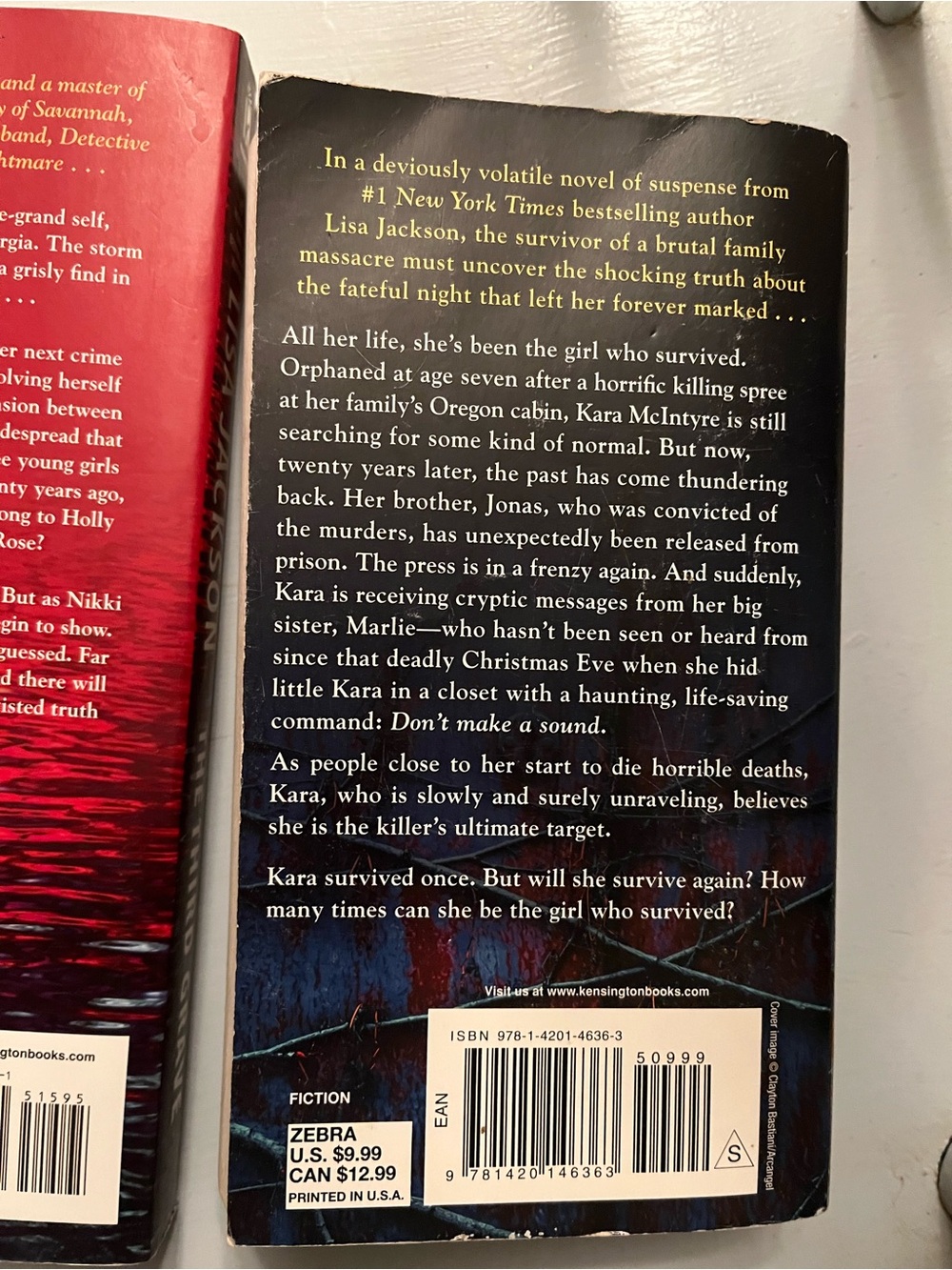 Lisa Jackson Paperback Book Bundle — The Third Grave & The Girl Who Survived - Picture 3 of 4